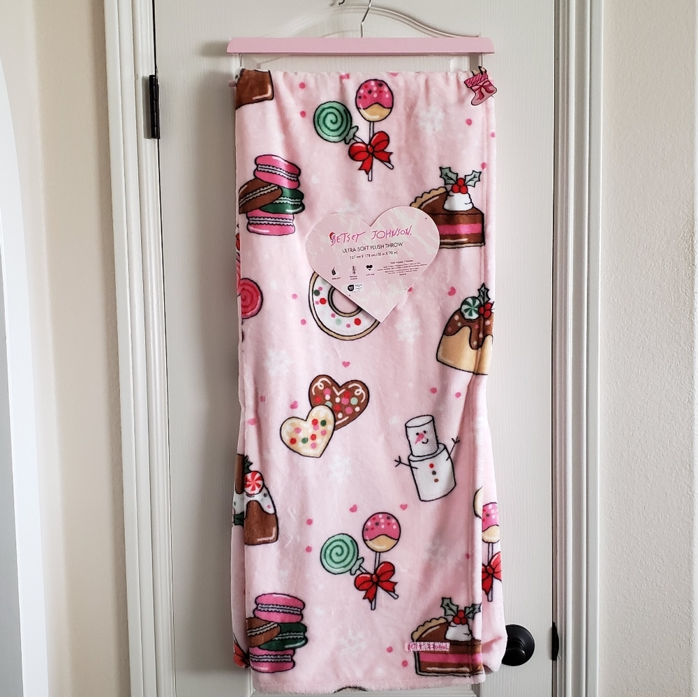 Betsey Johnson Holiday Treats Pink Plush Throw Blanket 50 x 70 NWT